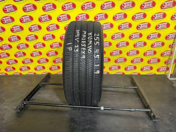 25545R19 Kumho Majesty 9 Solus EV Used Single all Season Tire 255/45R19 Kumho Majesty 9 Solus EV Used Single All Season Tire - Image 1